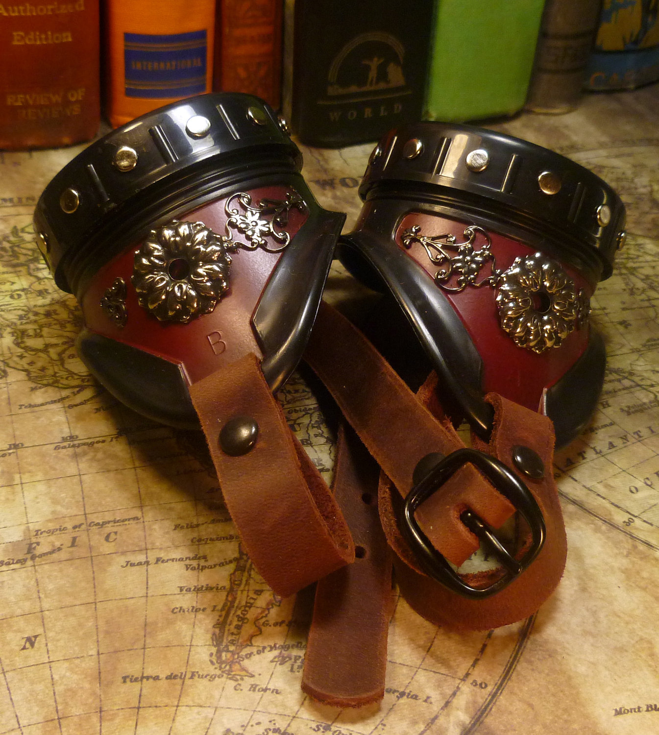 Rivited Filigree Goggles - Brown With Leather Strap