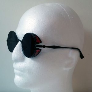 Round black sunglasses with red filigree side shields - 3/4 view