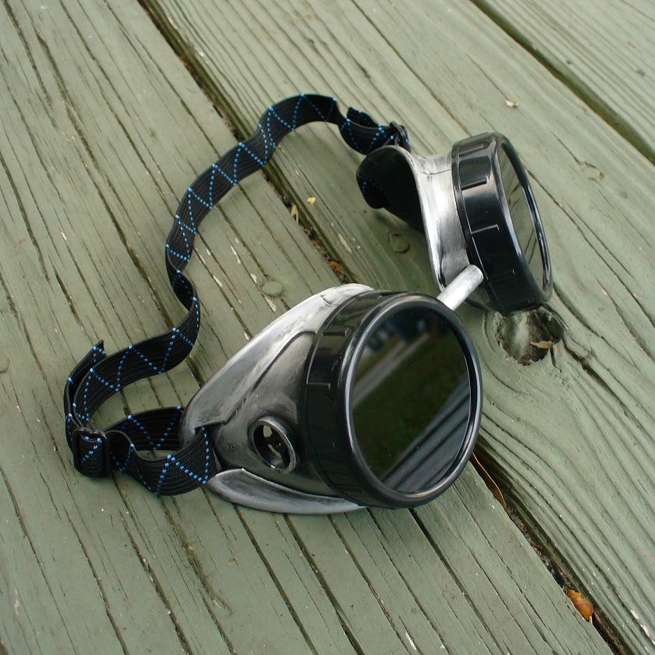 Silver & Black Goggles: Dark Lenses